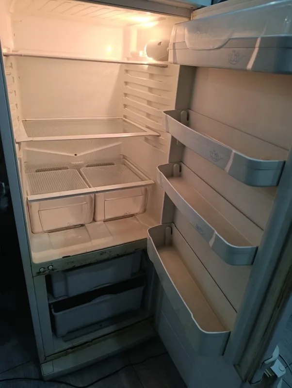 Продам холодильник INDESIIT 4 Продам холодильник INDESIIT 4