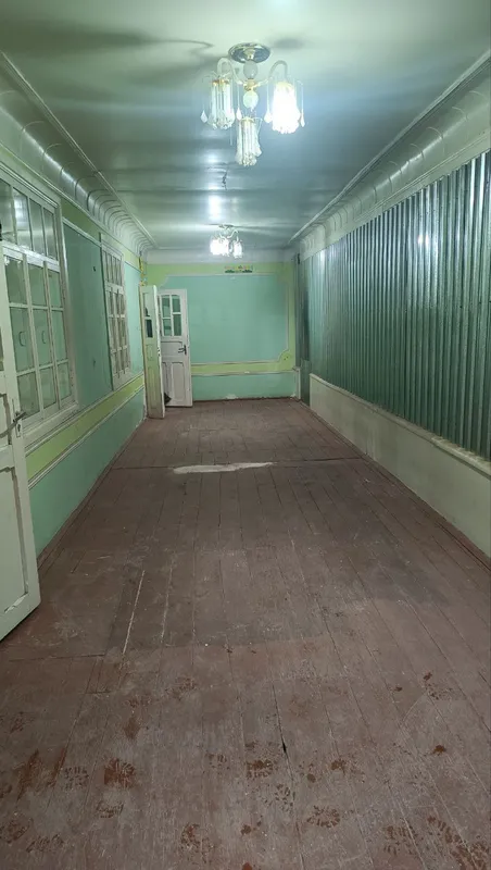 Расположен в центре города Шахрисабз, на 9-й улице 2 Расположен в центре города Шахрисабз, на 9-й улице 2