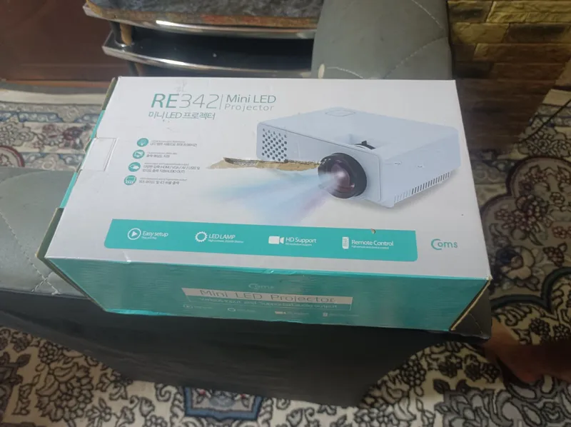 Проектор re342 mini led в идеальном состоянии новый 1 Проектор re342 mini led в идеальном состоянии новый 1