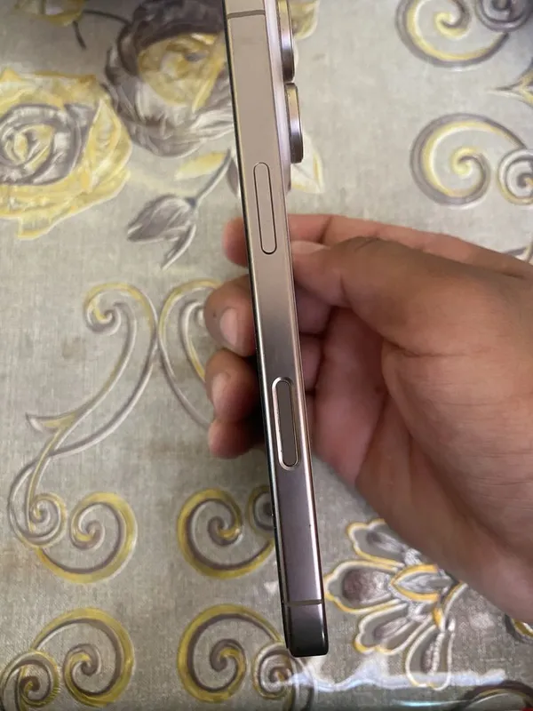 Iphone 16 pro srochna sotiladi