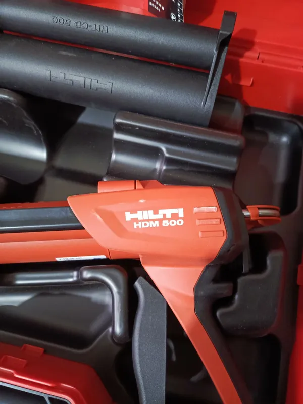 Продаю аккумуляторный дозатор Hilti . 3 Продаю аккумуляторный дозатор Hilti . 3