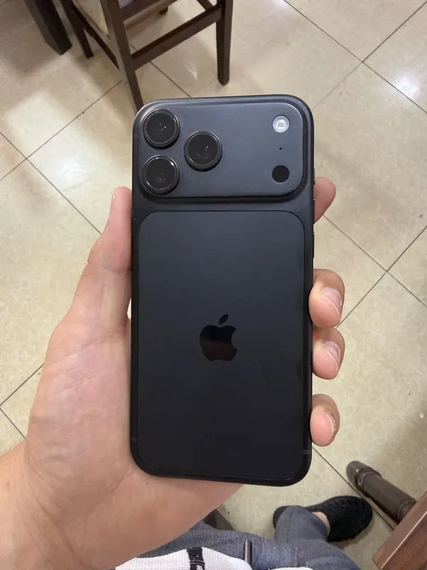 Iphone 17 pro max black