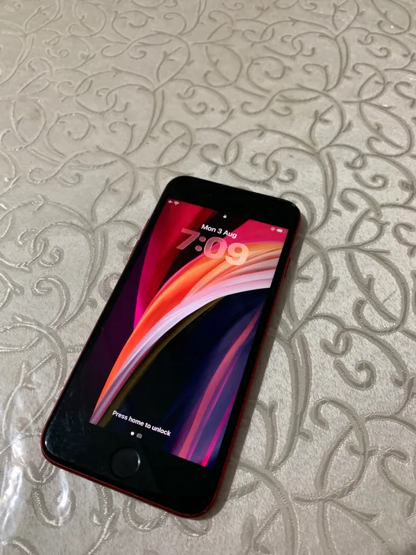 iPhone SE 2020 6 iPhone SE 2020 6