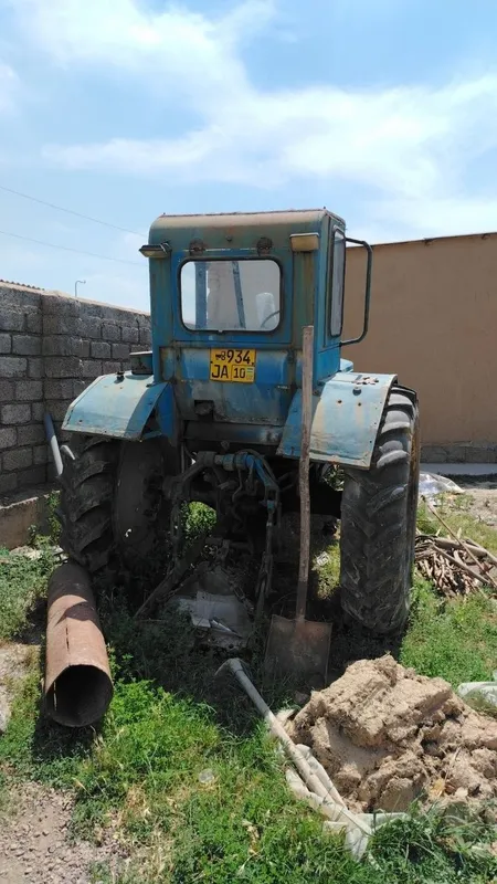 T 28 traktor sotiladi bachkana va prsep bilan t 3 T 28 traktor sotiladi bachkana va prsep bilan t 3