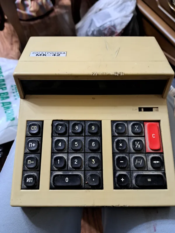 Vintage kalkulyator "Elektronika MK-42", SSSR. 1 Vintage kalkulyator "Elektronika MK-42", SSSR. 1