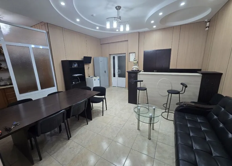 Shota Rustaveli ko‘chasida ofis uchun xonalar ijaraga beriladi 2 Shota Rustaveli ko‘chasida ofis uchun xonalar ijaraga beriladi 2