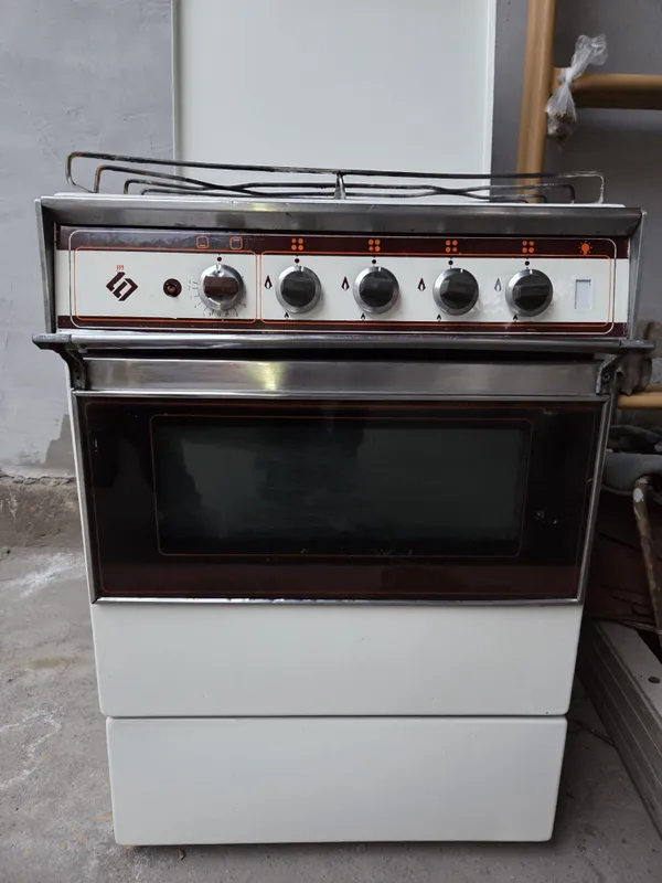 Газ плита прадоётся