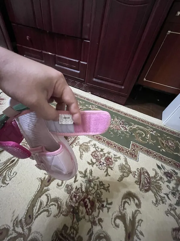 Продаю обувь для девочки почти новое в идеальном состоянии по 90 тыся 2 Продаю обувь для девочки почти новое в идеальном состоянии по 90 тыся 2