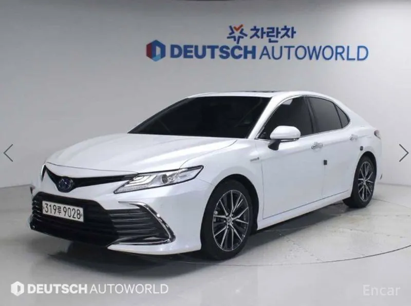 Toyota Camry 2.5 XLE Hybrid 1