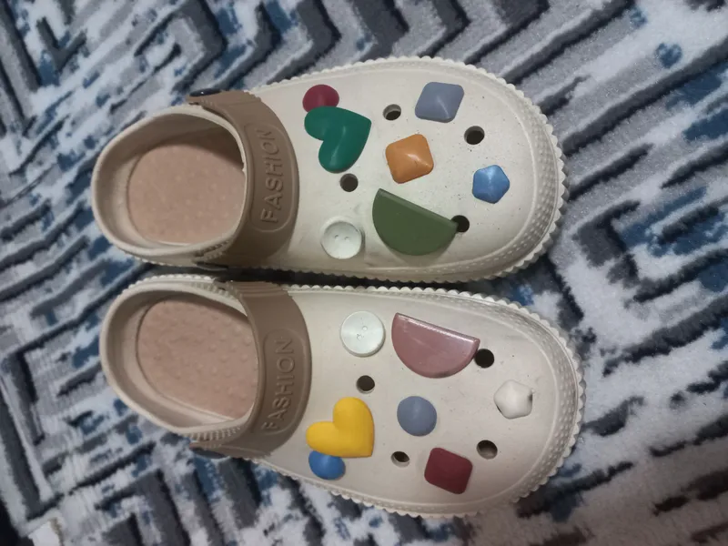 crocs
