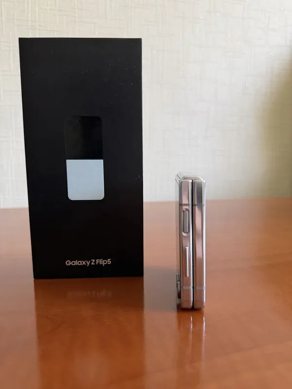 Z flip 5 8/256 GB. Mint 5 Z flip 5 8/256 GB. Mint 5