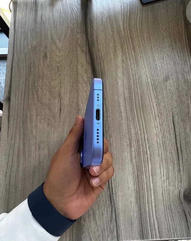iPhone 16 6