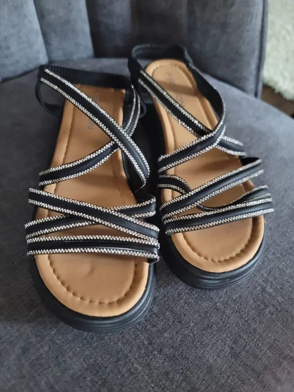 Yangi a’lo sifatli sandallar 38.39 3