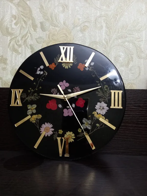 Часы настенные из эпоксидной смолы,диаметр 27см .