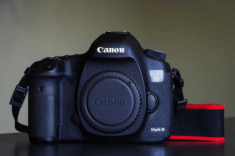Canon 5D Mark III Body + SanDisk CF Extreme Pro 32GB + 16GB + ИК-пульт 2 Canon 5D Mark III Body + SanDisk CF Extreme Pro 32GB + 16GB + ИК-пульт 2