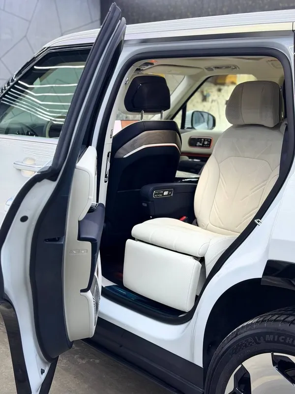 Zeekr 9x 70kw.Srochna Zeekr 9x 70kw sideniya aylanadi full 107.000$ 7
