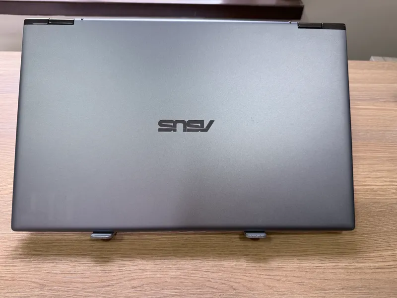 Asus ZenBook Flip 15 Noutbuk / Ryzen 7 / 8 /256 5 Asus ZenBook Flip 15 Noutbuk / Ryzen 7 / 8 /256 5
