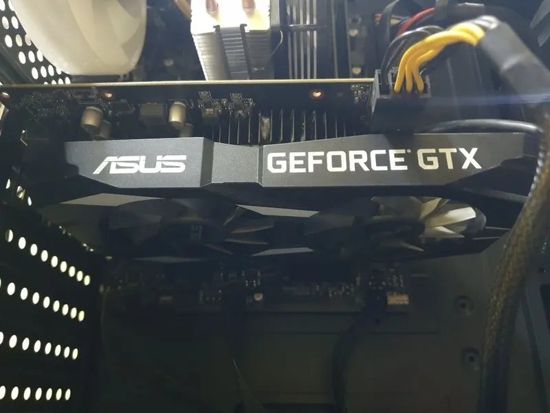 GTX 1660ti 6gb va GTX 1650 4GB 1