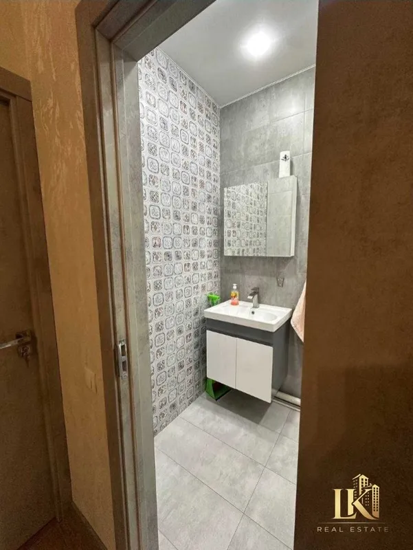 Yangi uyda (Akay City) yevro ta’mirli 2 xonali kvartira sotiladi 9 Yangi uyda (Akay City) yevro ta’mirli 2 xonali kvartira sotiladi 9