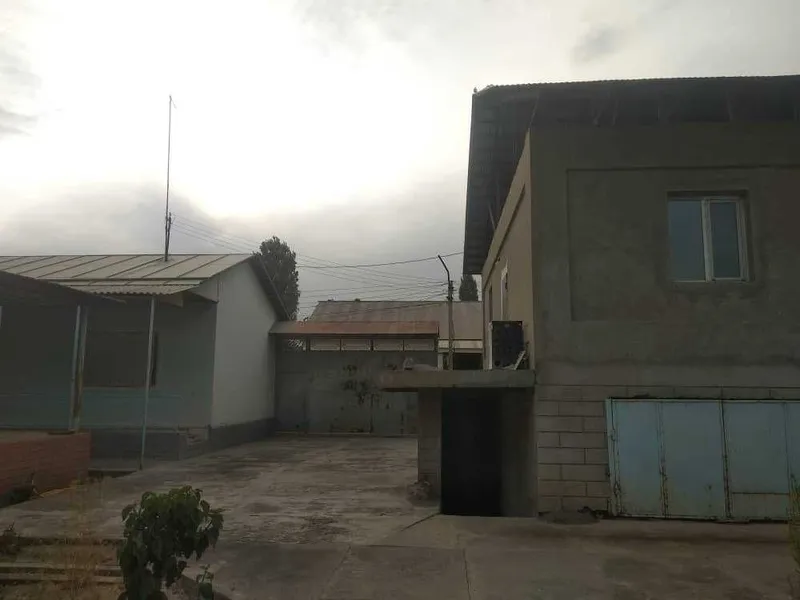 2 qavatli Uy biznes uchun qulay ijaraga beriladi. 2