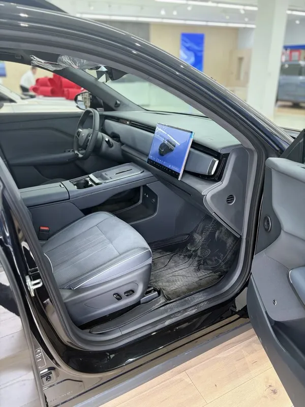 Voyah Courage 570KM Elektr (4 AWD 2 Mator) Full 1 yil garantiya 5 Voyah Courage 570KM Elektr (4 AWD 2 Mator) Full 1 yil garantiya 5