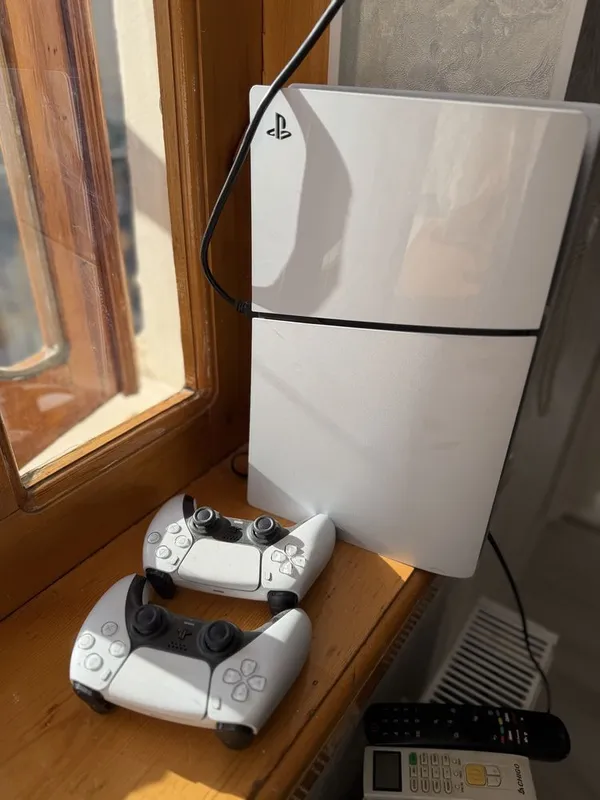 Ps5 slim oyini bn 2 ta jostik bn 3