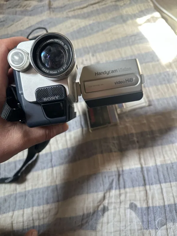 Продам видеокамера Sony Handycam 8 Продам видеокамера Sony Handycam 8