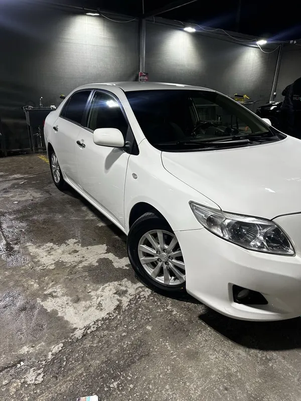 Toyota Corolla E150 sotiladi 1,8 L