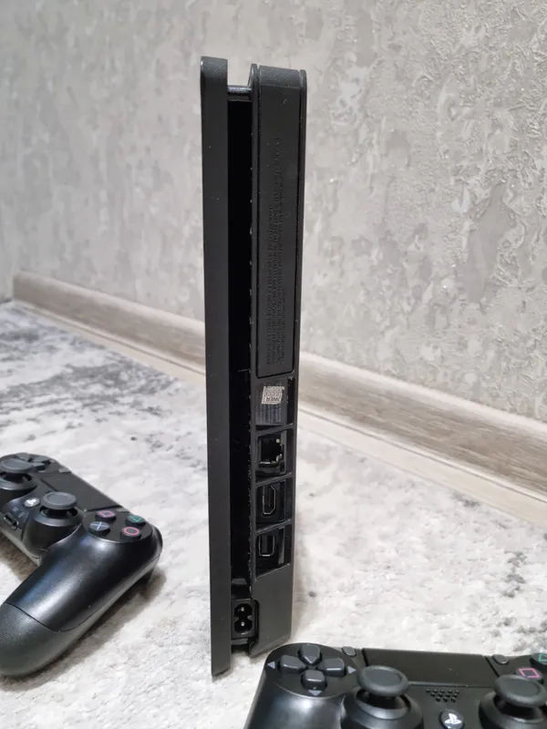 Playstation 4 Slim 5