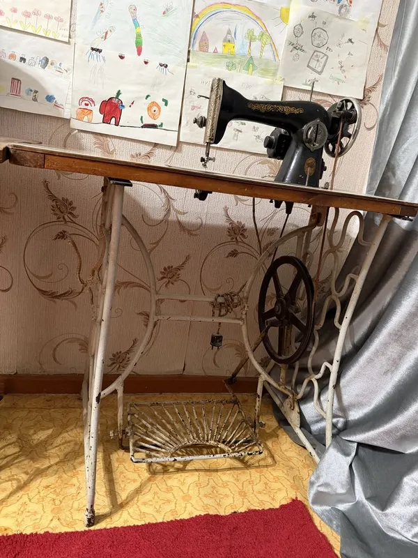 "Podolsk" (PMZ) oyoq yuritmasi va tumba bilan tikuv mashinasi sotiladi 1