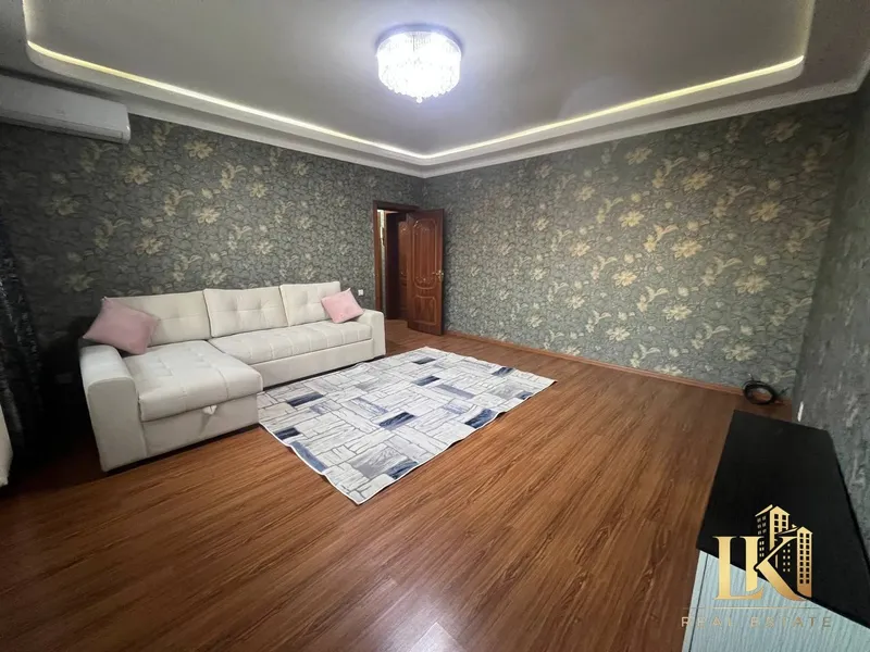 #9852 2/8/9 Красивая квартира с французской планировкой и мебелью