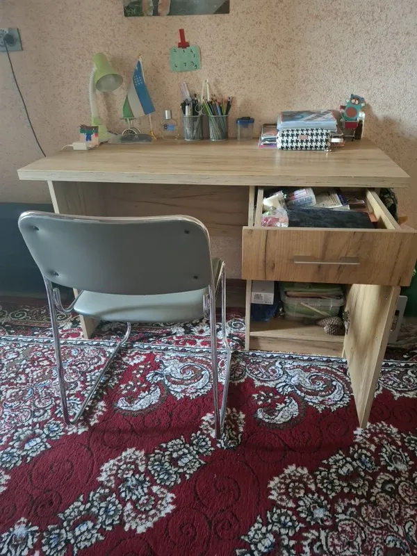 Продается письменный стол Продается письменный стол