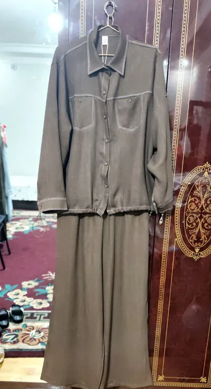 Китайская двойка в тренде. Теги на кофте собираются. 3