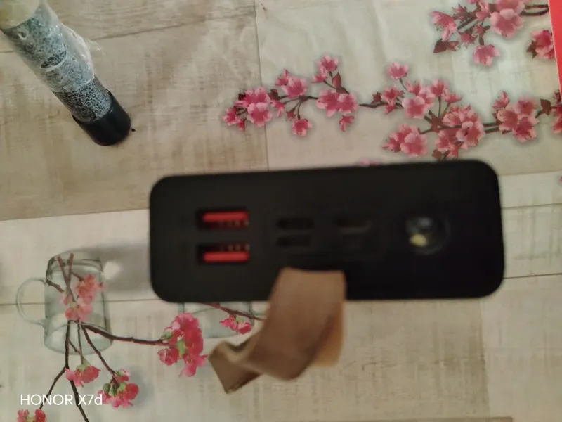 Power bank holati yahshi fanar yoqadigan joyi buzilgan ishlaydi