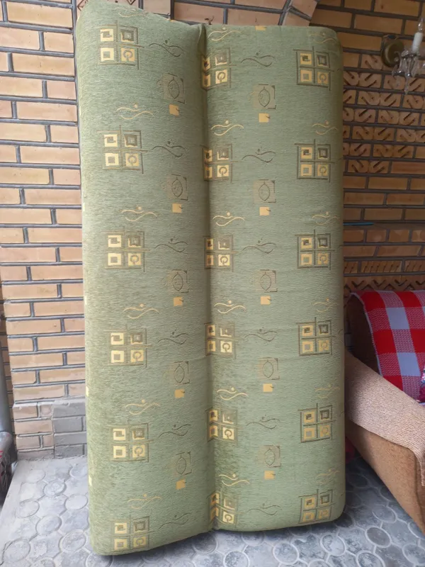 Продаётся диван, без ножек Продаётся диван, без ножек