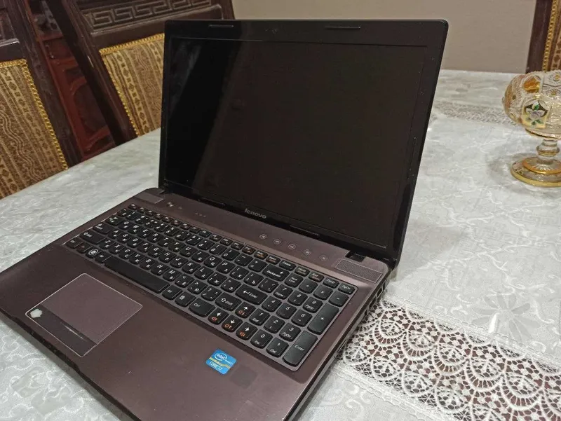 Lenovo IdeaPad Z570 (i7, 8GB RAM) ishlaydi, yaxshi holatda