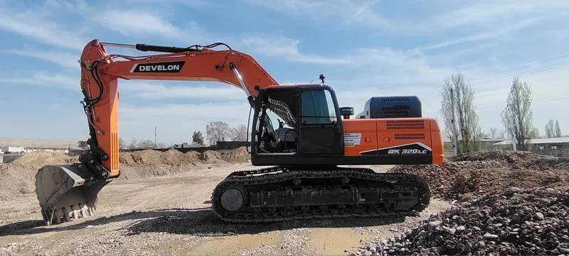Экскаватор хизмати. Develon DX320LC. Гусеничный экскаватор 1