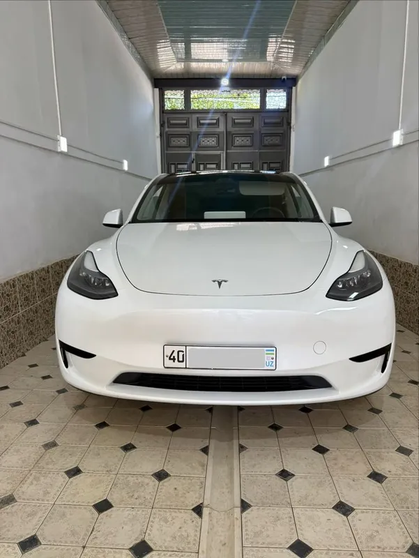 Tesla model Y RWD 1
