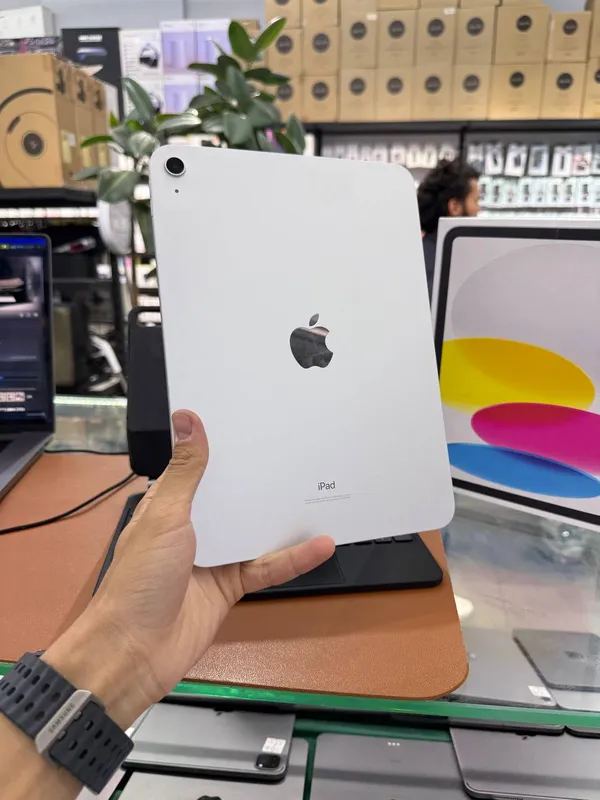 iPad 10 + Keyboard 2