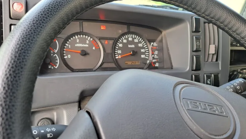Isuzu R 90 Yili 2023 Yurgani 24000 Kraskasi Toza 4 Isuzu R 90 Yili 2023 Yurgani 24000 Kraskasi Toza 4