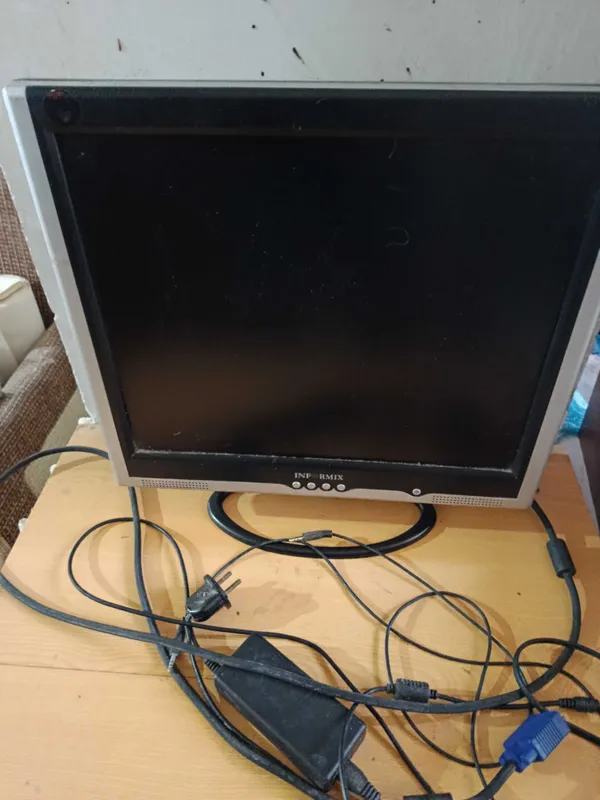 17-дюймовый LCD монитор Informix (в рабочем состоянии)