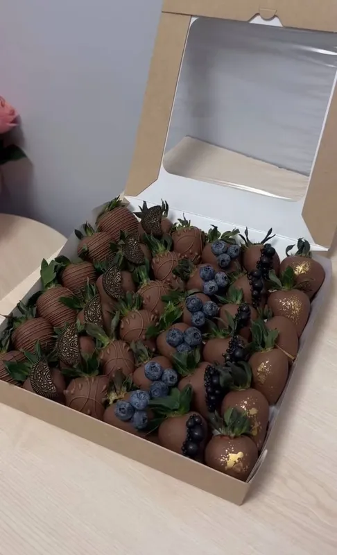 Клубника в шоколаде Berry Charm