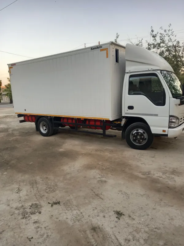 Isuzu NQR sotiladi yili 2021 1