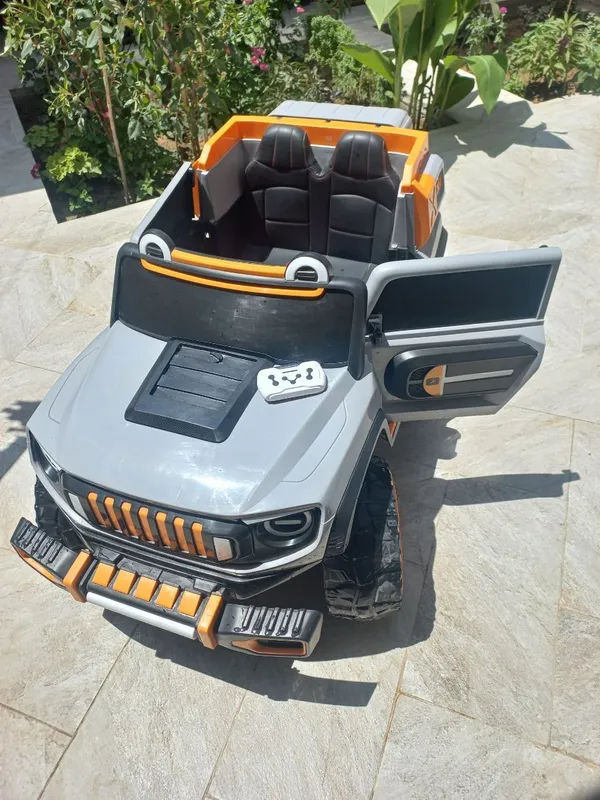 Детский электромобиль 4x4 двухместный, почти новый