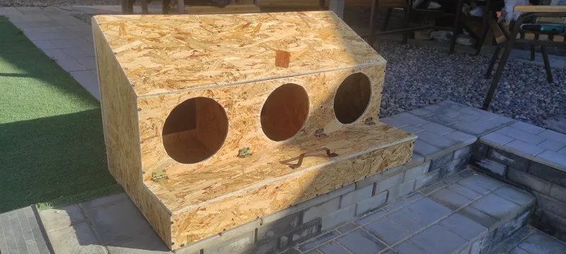 Tovuqlar uchun tuxum yig‘gichli katak
