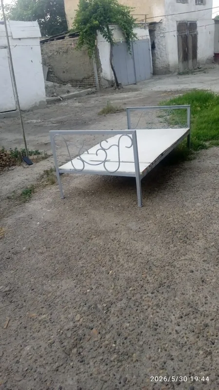 Кровать сотилади