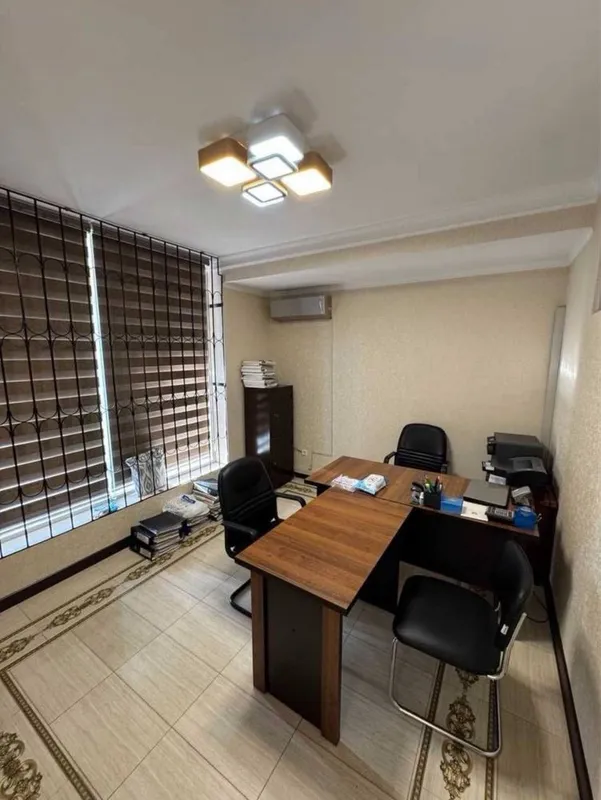 Продается офис Ор-р: рынок Паркент 341м2 4