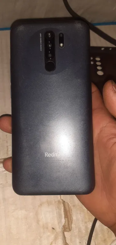 Redmi9 sotiladi qirilgan joylari bor — фото 1