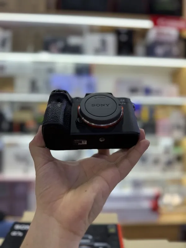 Sony alpha 7 III body 4
