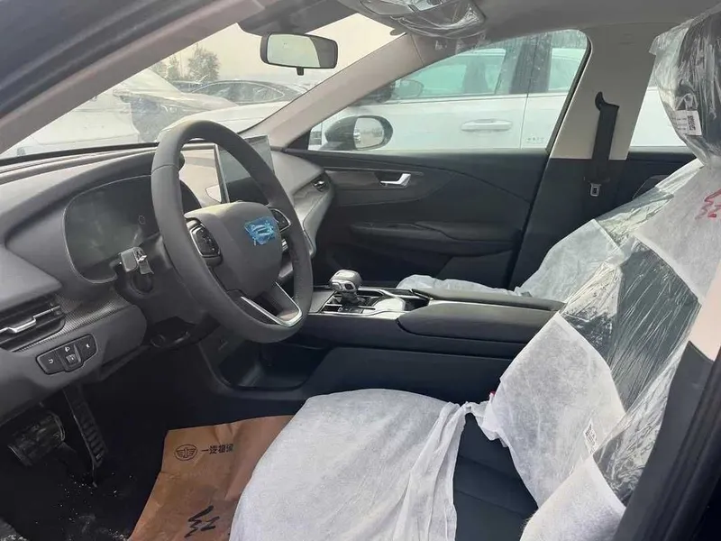 HONGQI E-QM5 500km naxt va xalol nasiya — фото 1